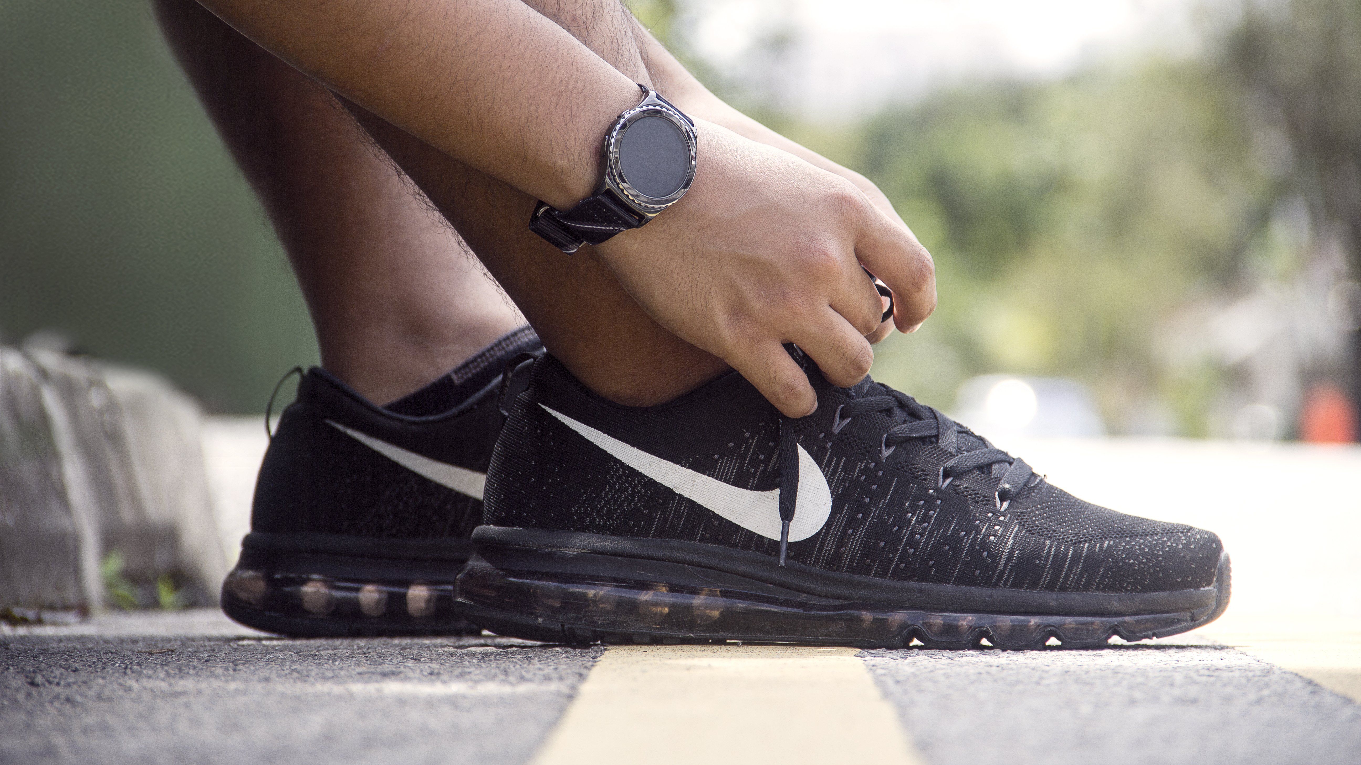 Samsung Gear S3 on Vario Black Razor graphic strap. Photo by #varioeveryday member @3lackmam3a