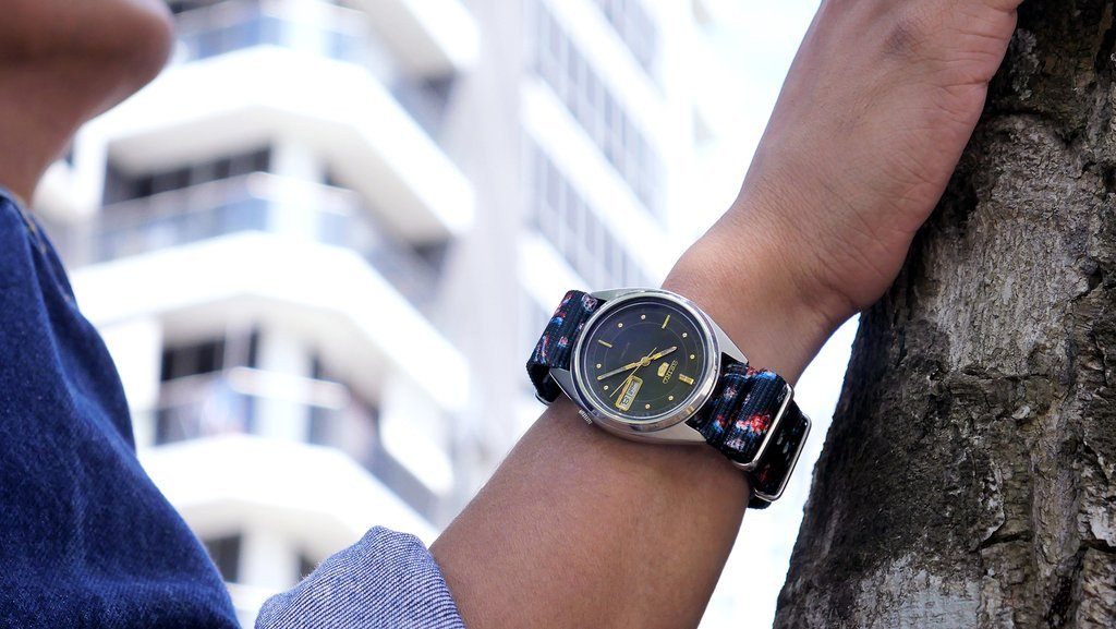Vintage Seiko 5 on Chromatic Twitch strap