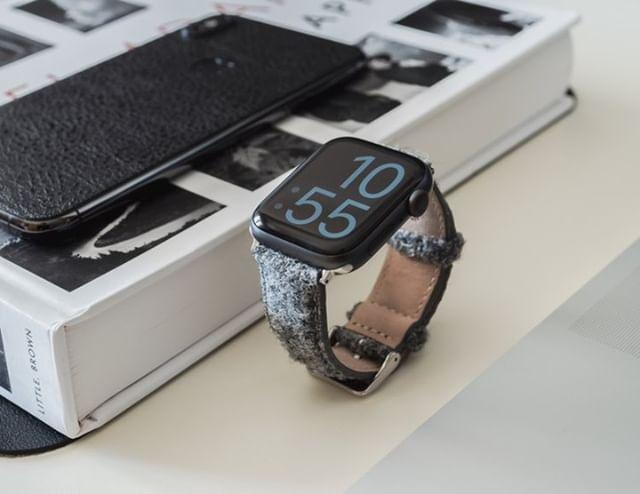 Vario Harris Tweed strap on Apple Watch