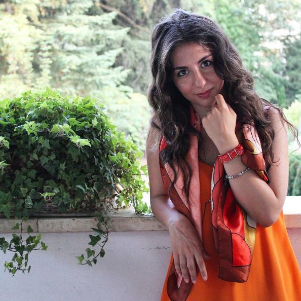 Orange Tangy strap worn as a fashion band by #varioclub member Erika