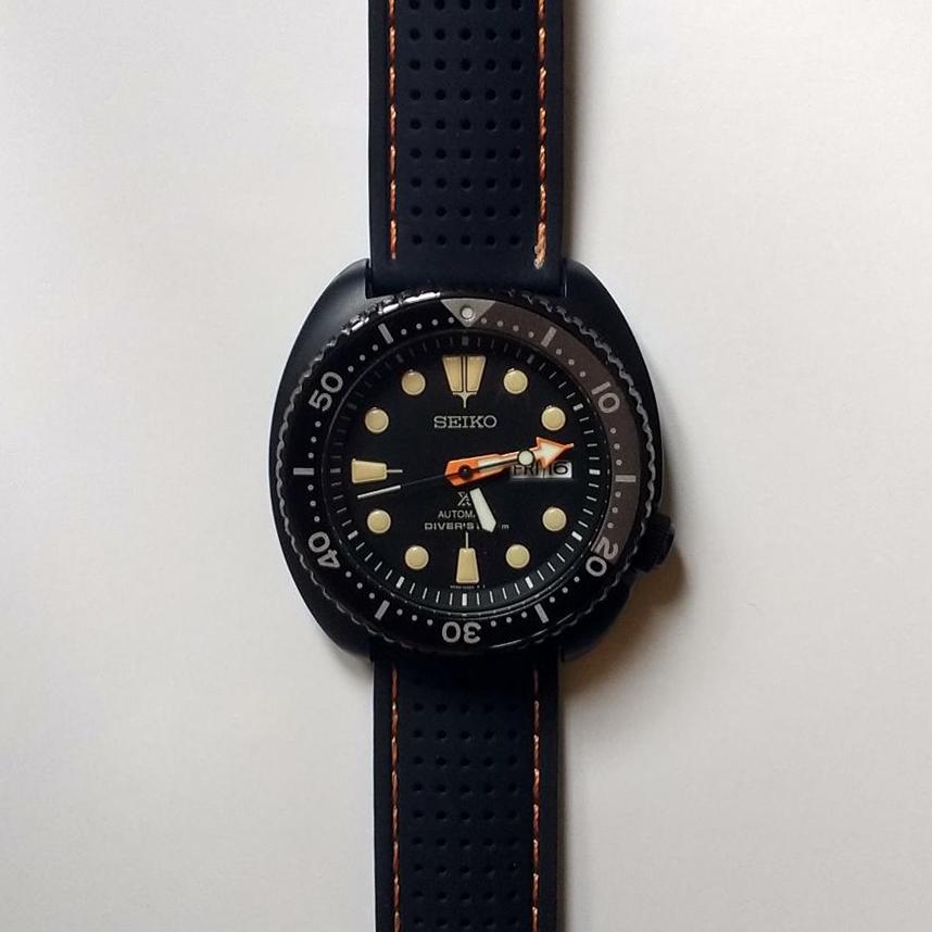 Seiko watch on Vario perforated watch strap
