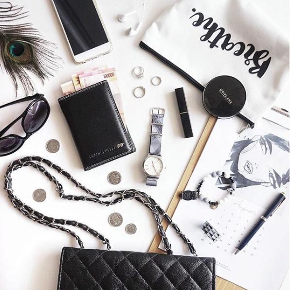 Mono Plaid strap with #edc by #varioeveryday member @m3linda_lee