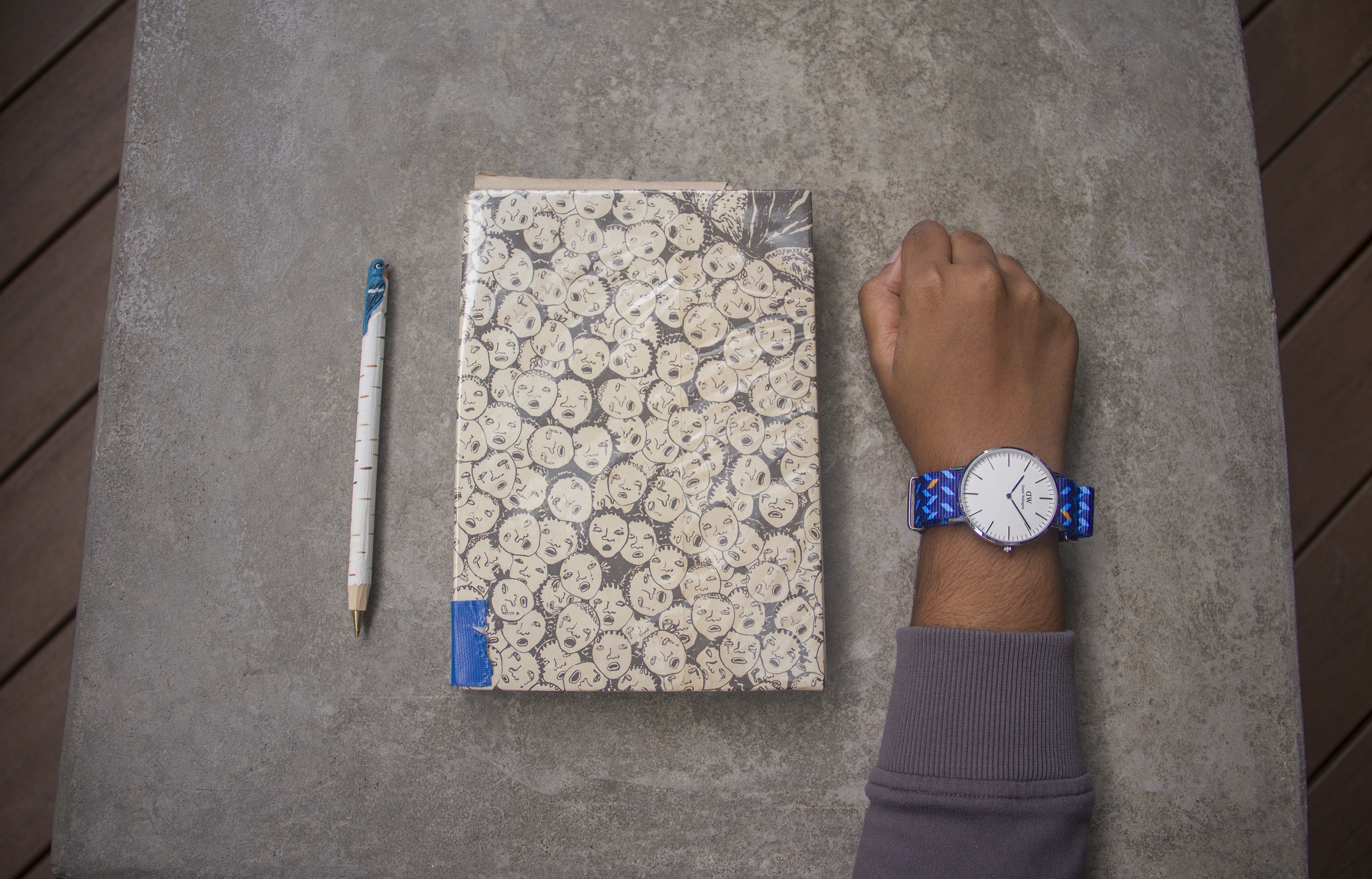 DW watch on Vario Ocean Chevron graphic strap