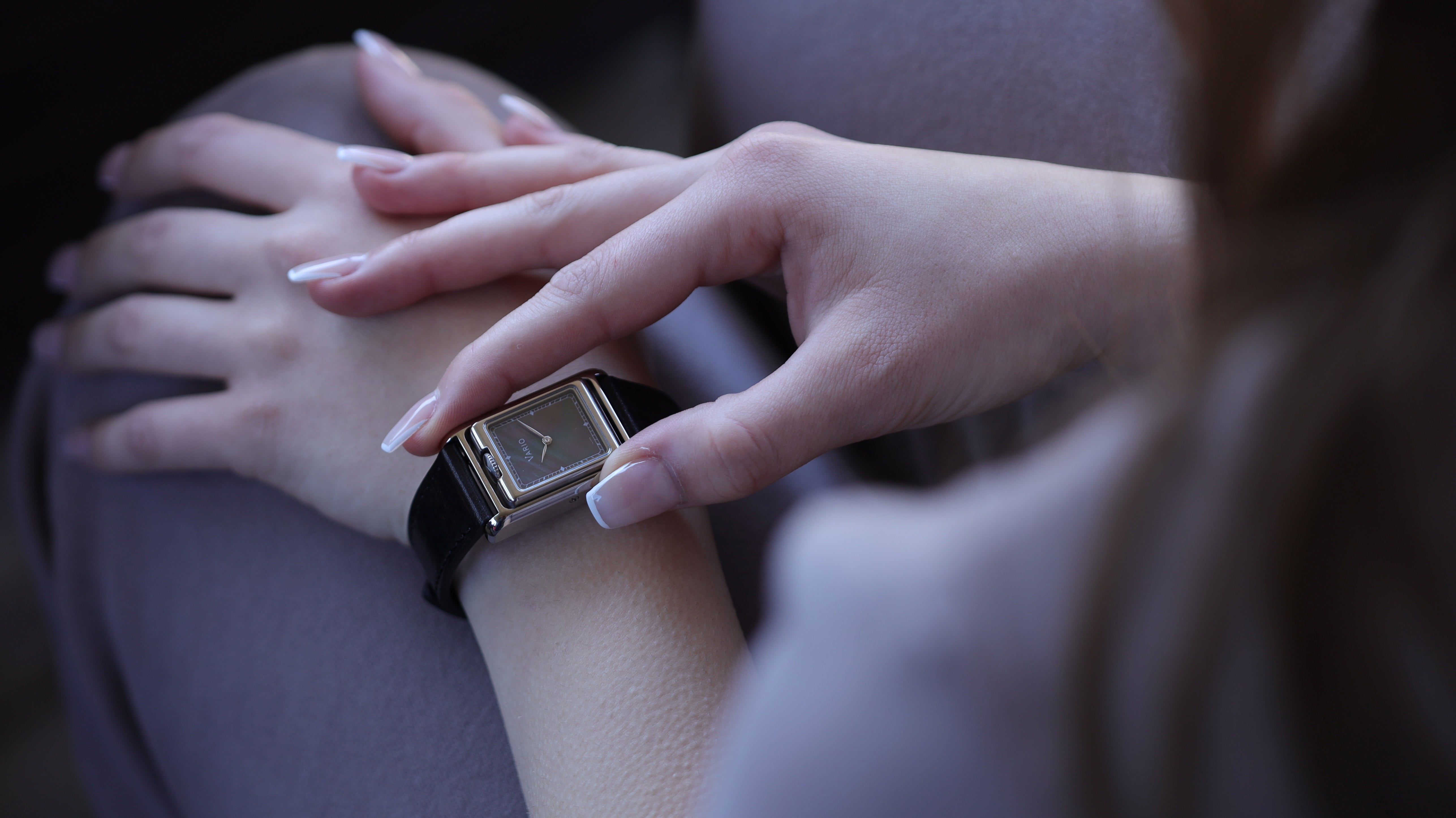 vario versa black mother of pearl watch