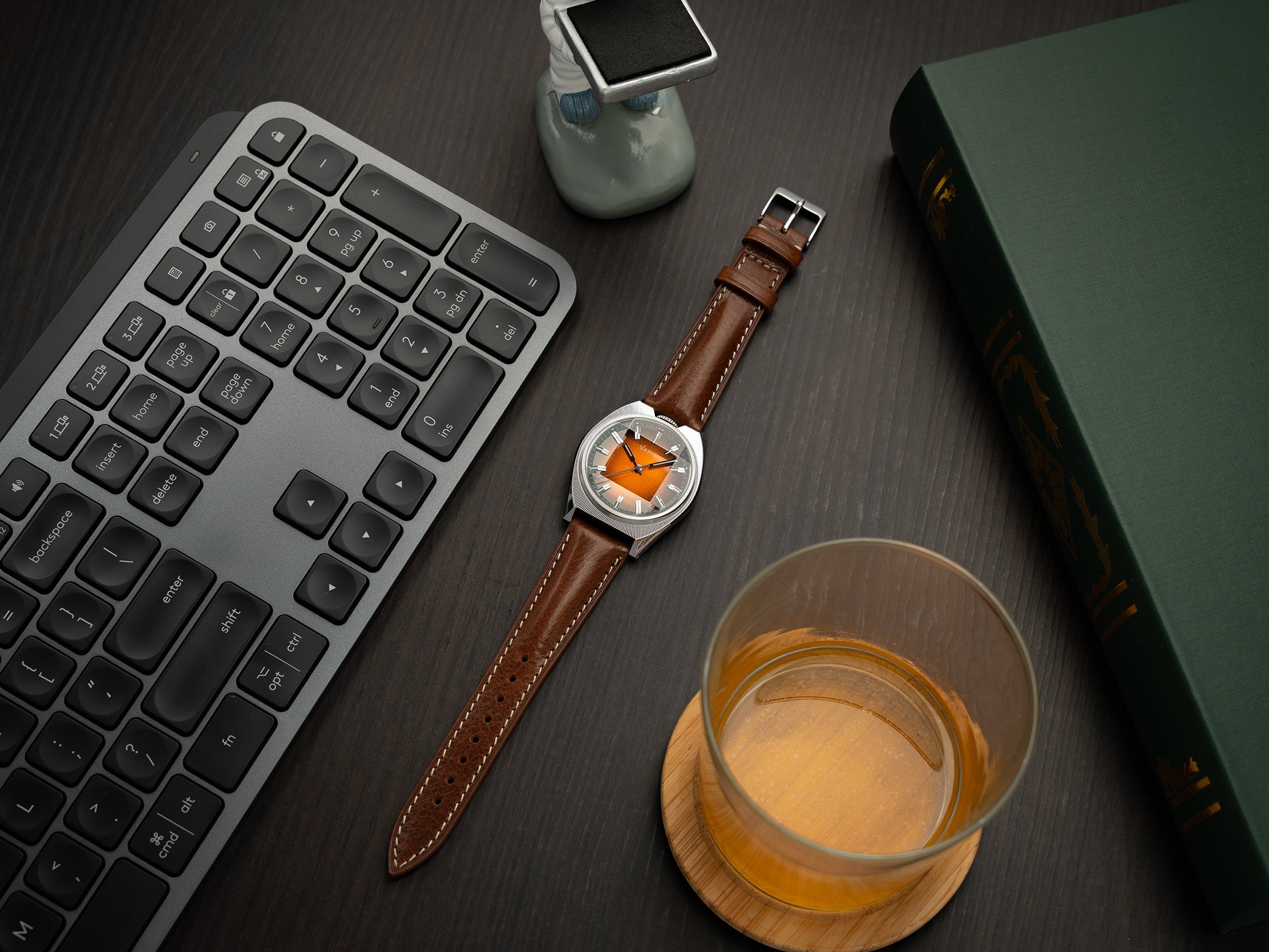 Vario Futurist faceted crystal watch orange