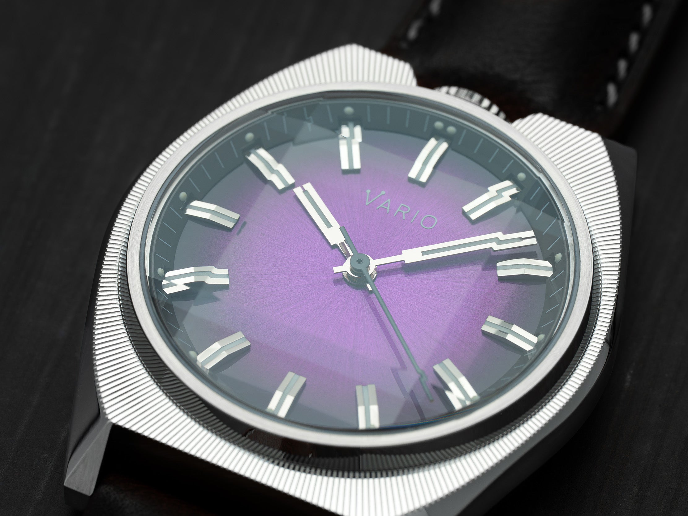 Vario Futurist faceted crystal watch Purple