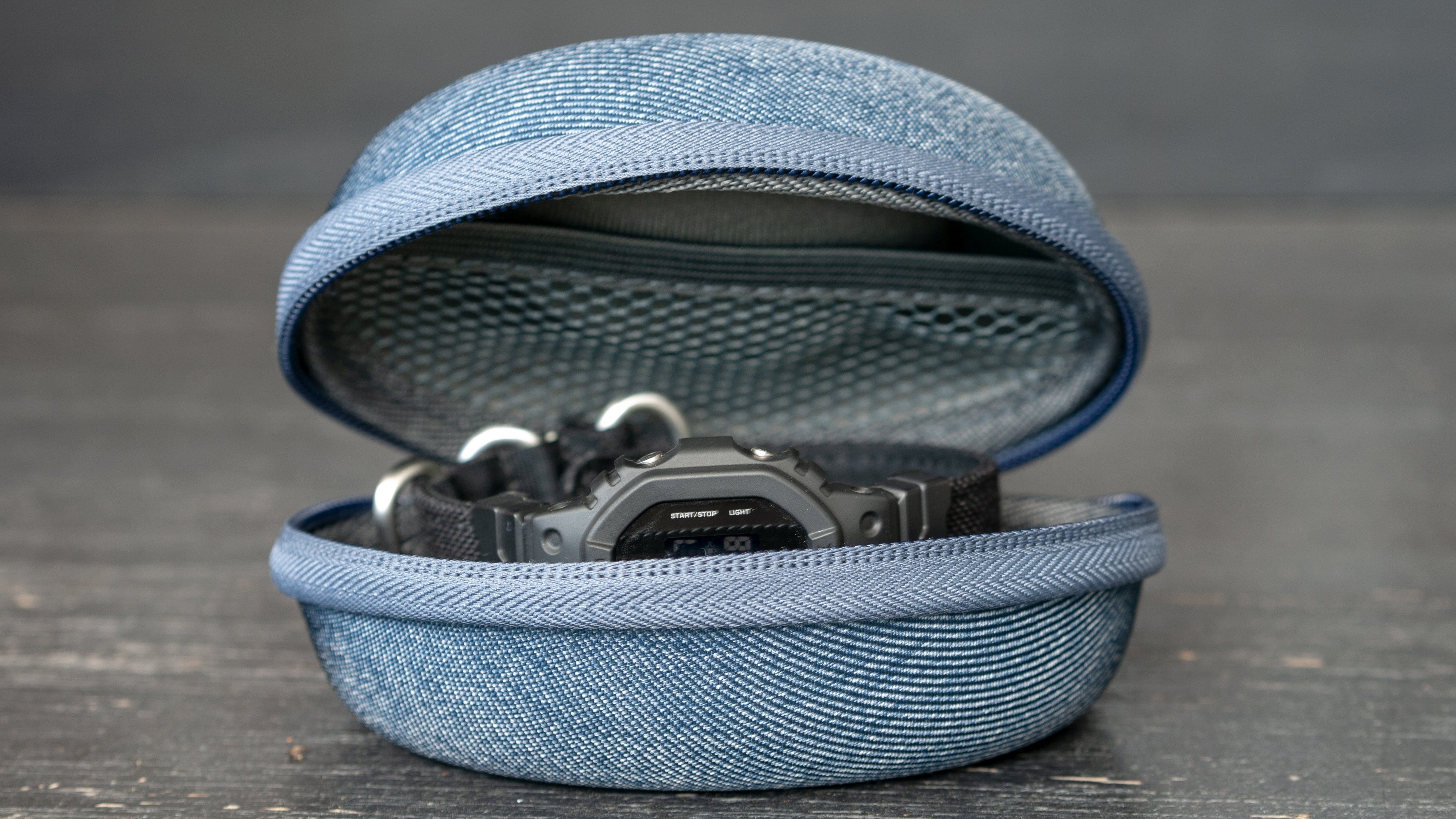 vario travel watch case blue