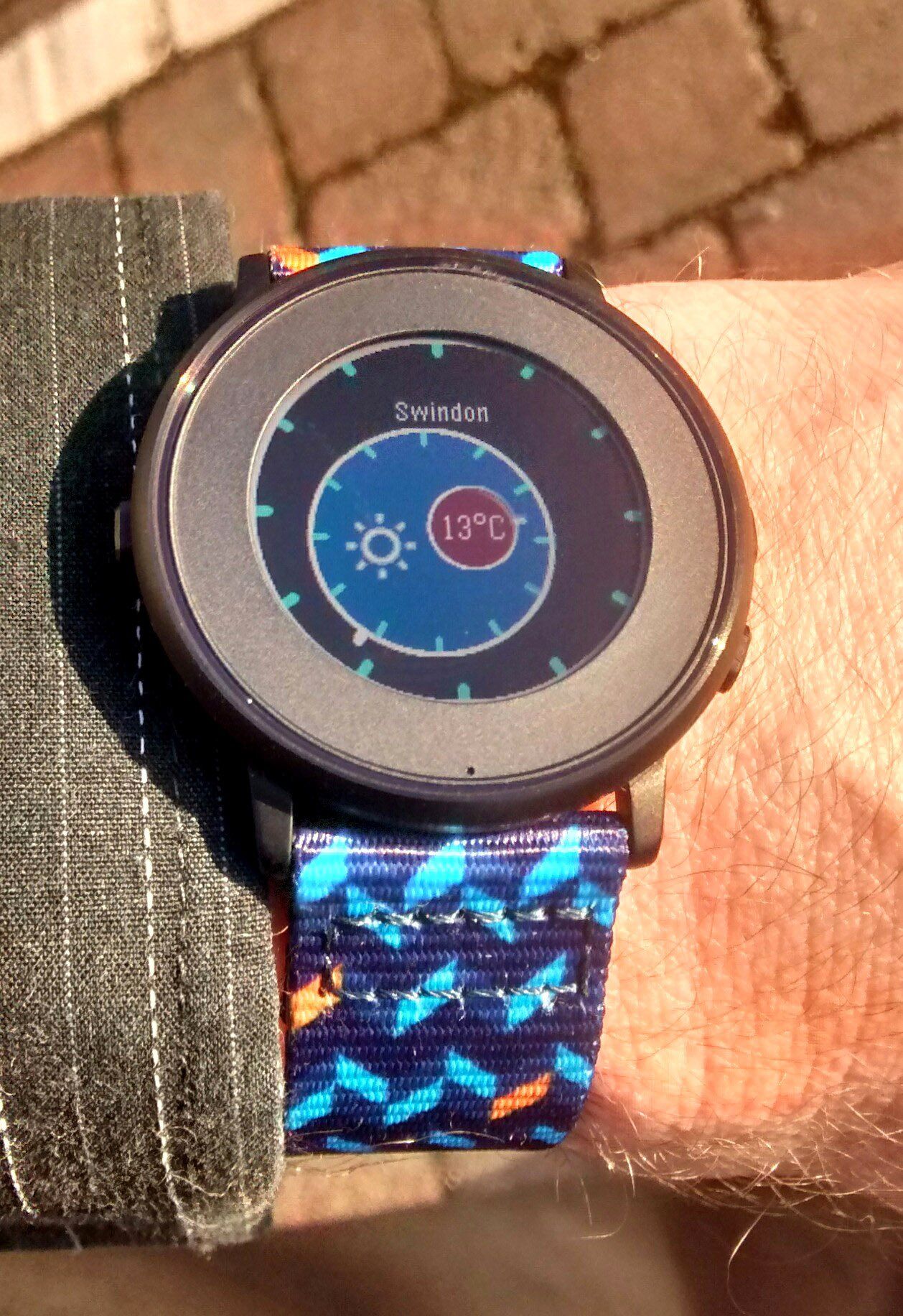 Pebble Time Round on Ocean Chevron 2 Piece strap by #varioclub member Nev Rawlins