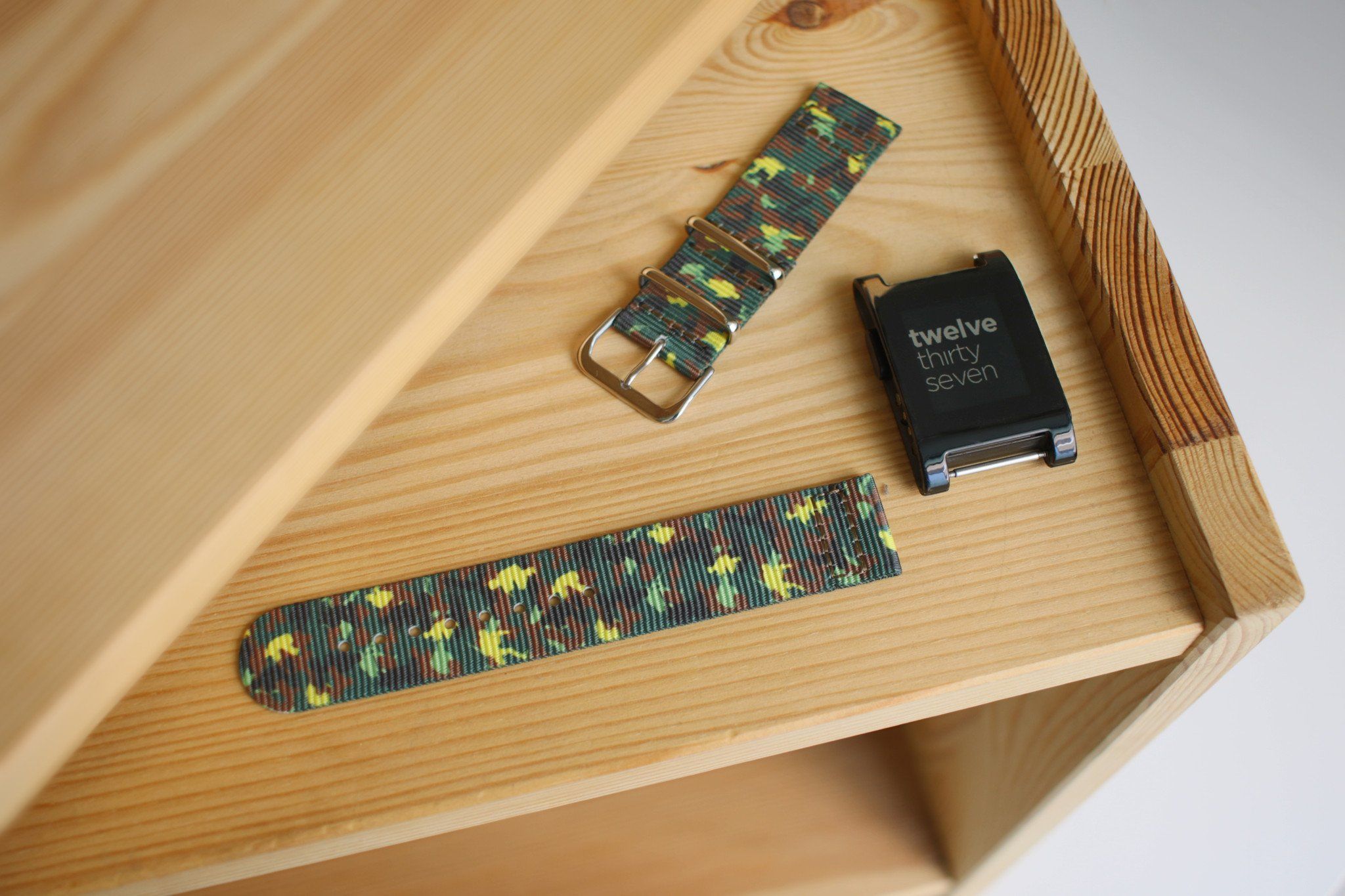 Vario's Camo Green 2 piece strap with Pebble Classic