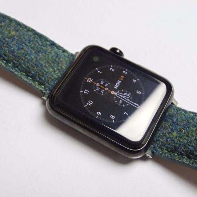 Time to change your wardrobe with our Harris Tweed strap.