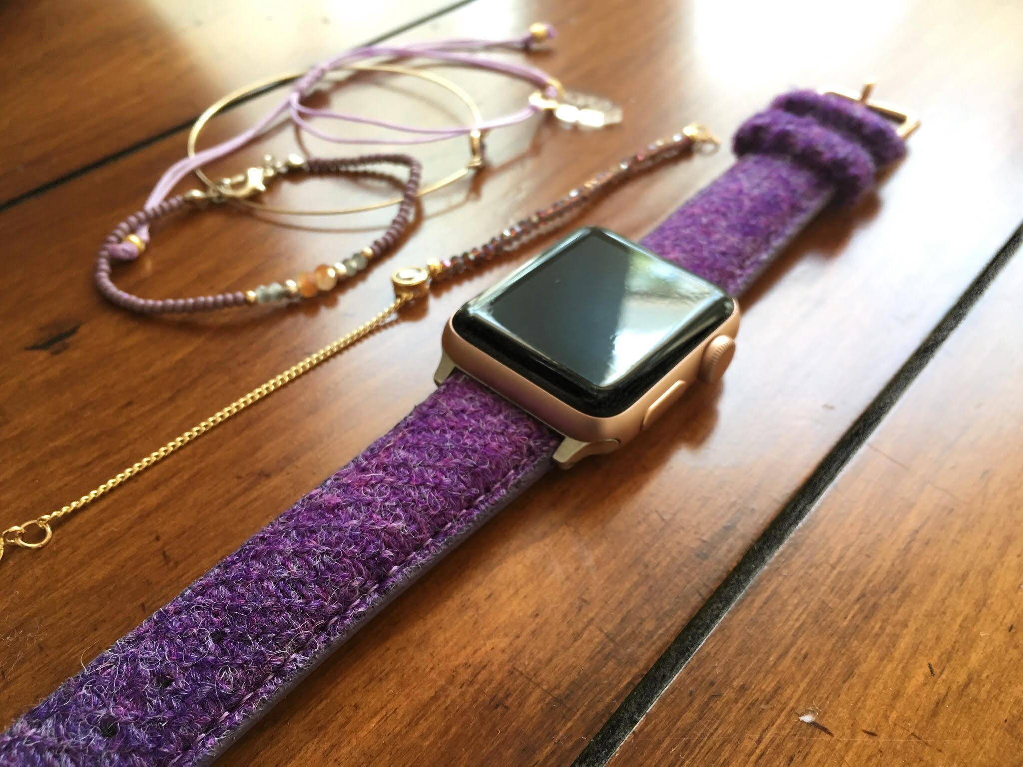 Apple watch with Vario Harris Tweed strap by #varioeveryday member @feyandherwatch