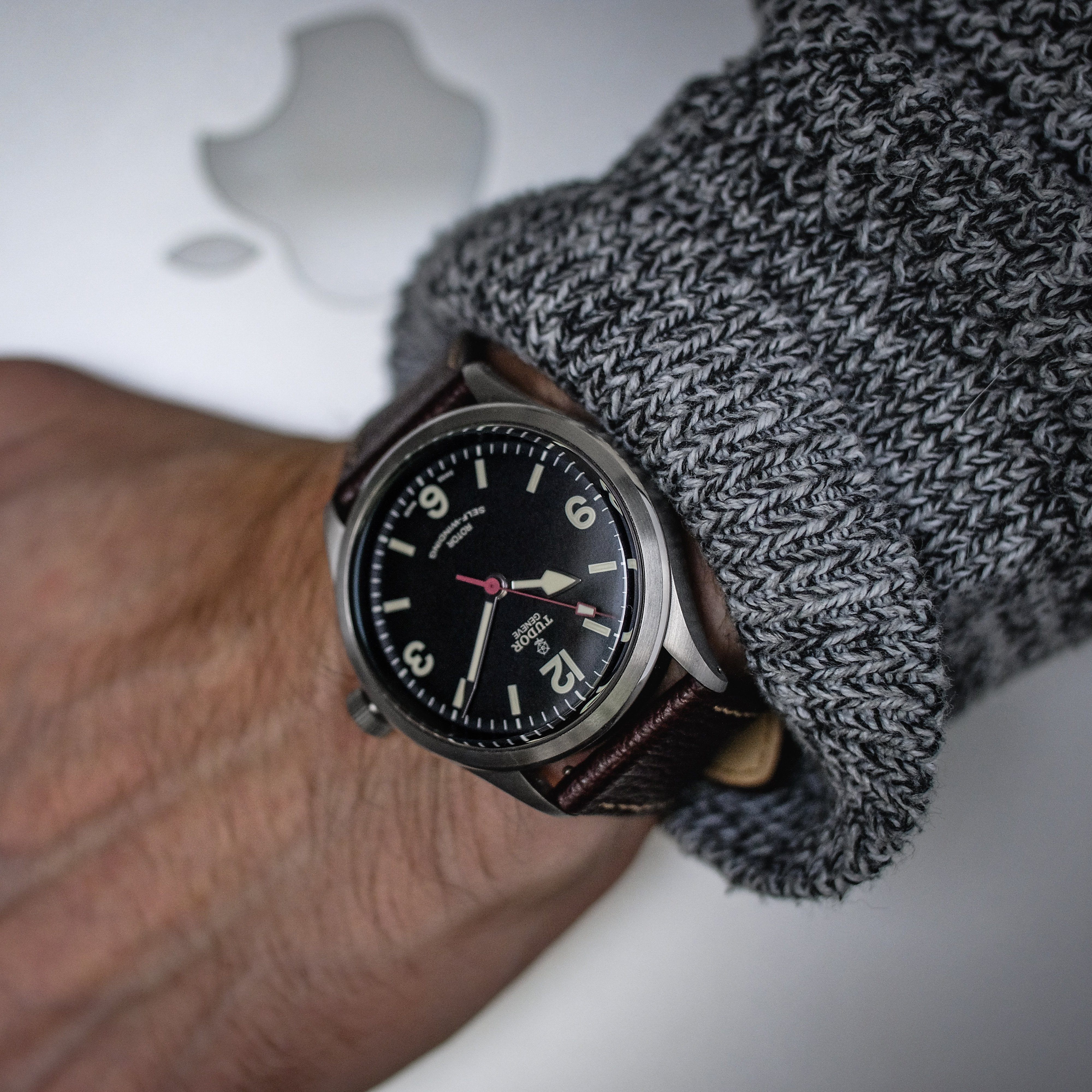 Check out this Tudor on our Italian leather watch strap. Photo by #varioeveryday member @jwit94