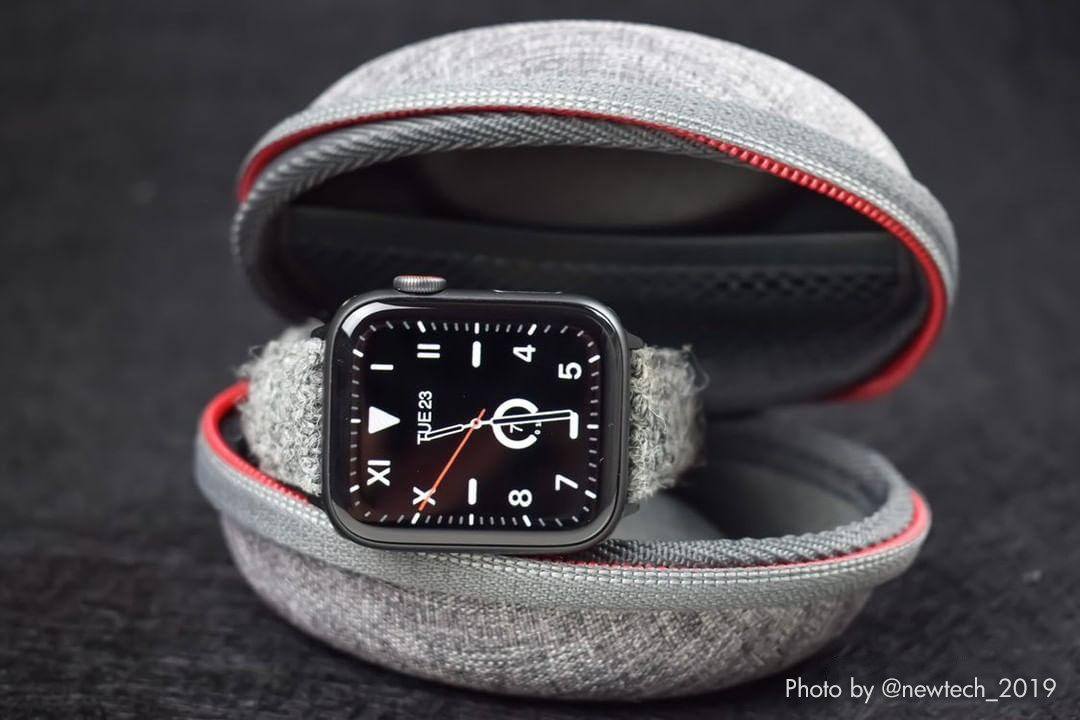 Apple watch on Vario Harris Tweed strap and Travel Watch Case