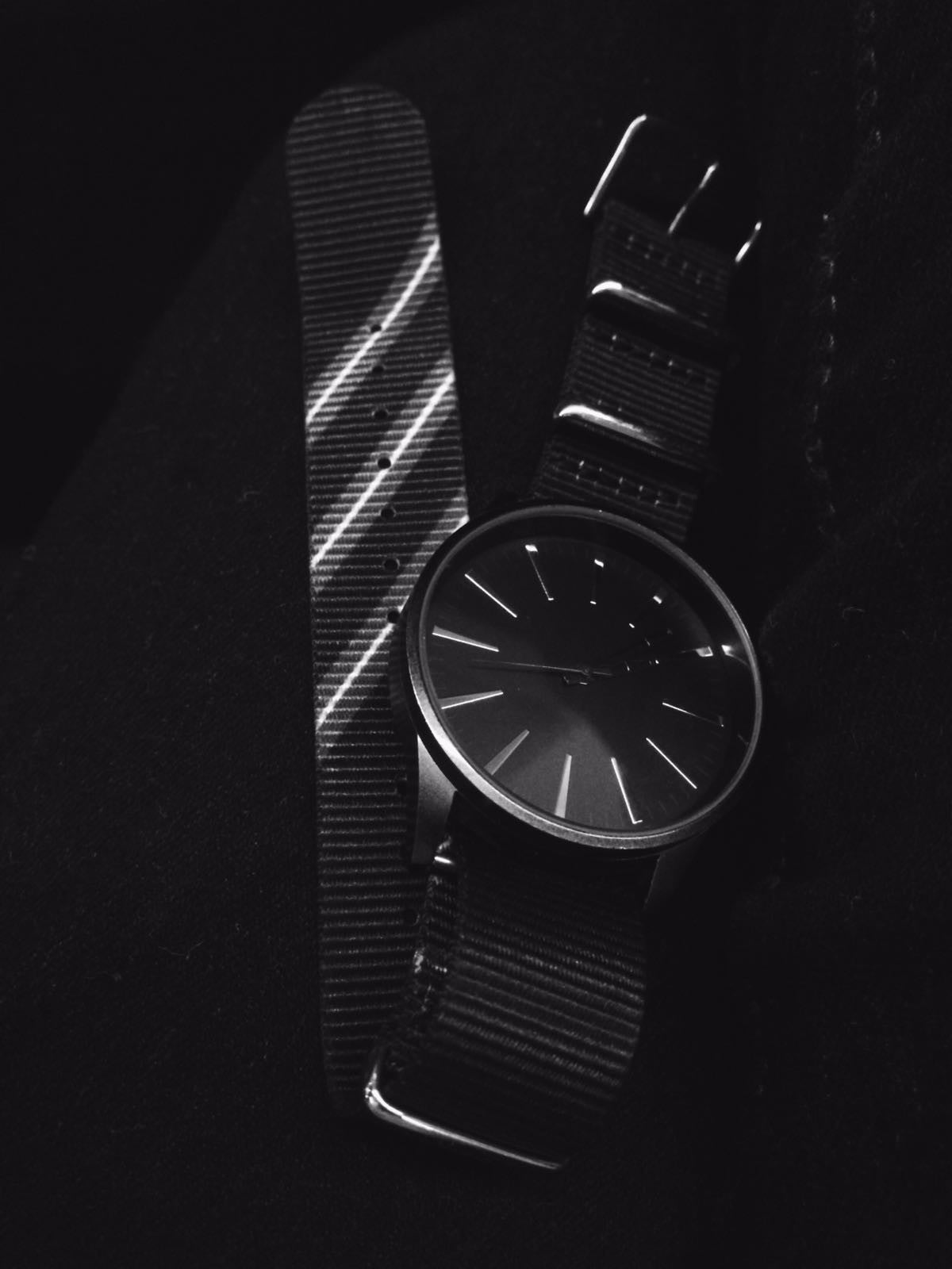 Minimalist watch on Black Razor strap by #varioclub member Nura