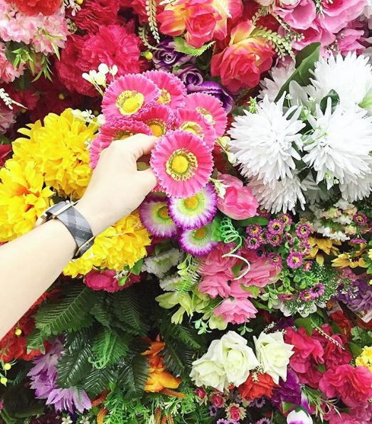 Picking Flowers with Mono Plaid Strap by #varioeveryday member @Vanefashion89
