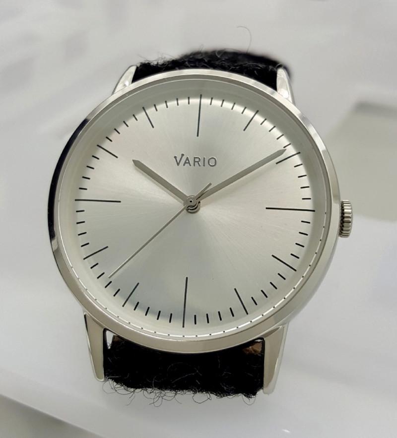 Vario Eclipse pays homage to the Bauhaus watches. Less is More.