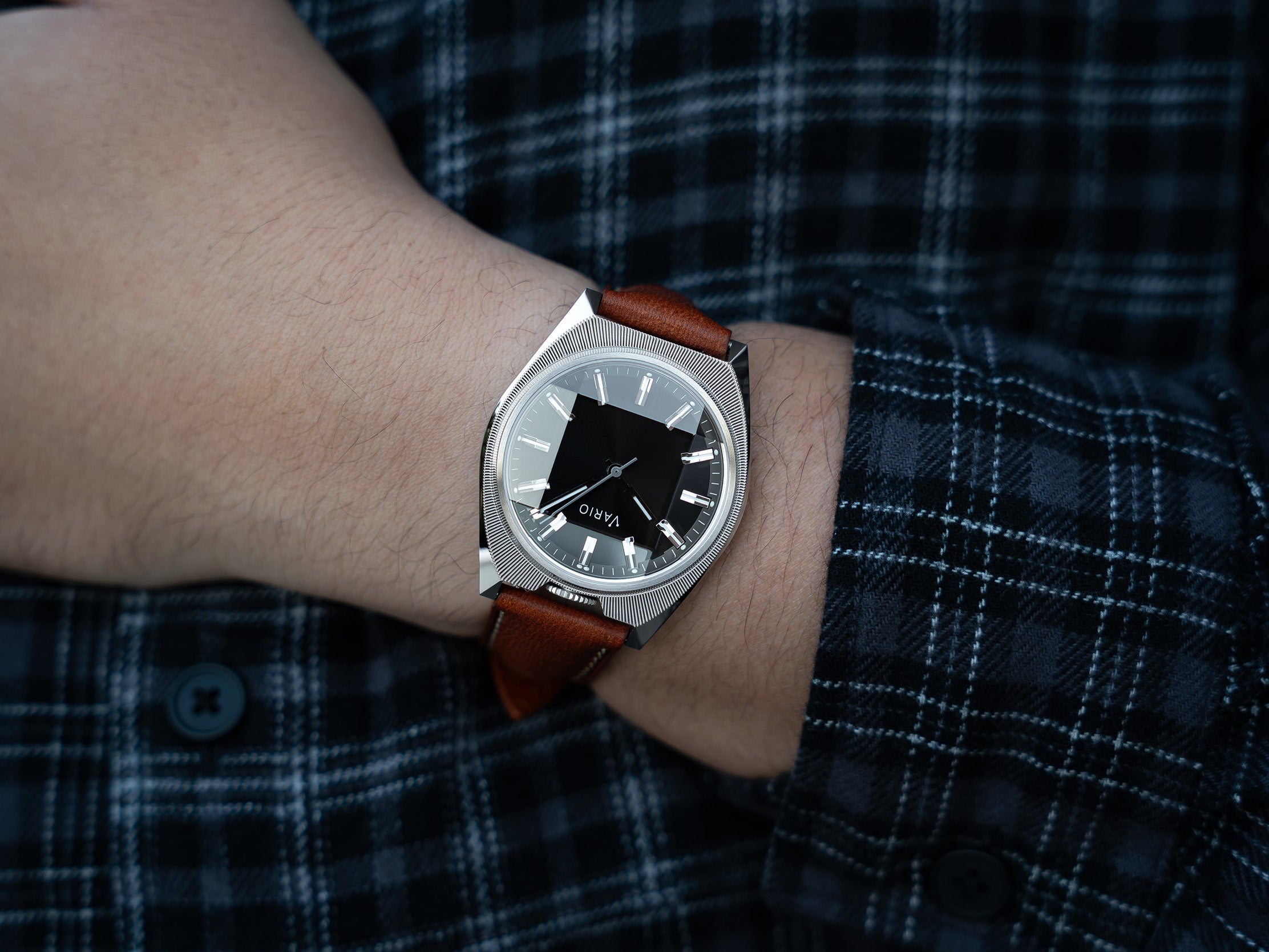 Vario Futurist Watch Sunburst Black Watch