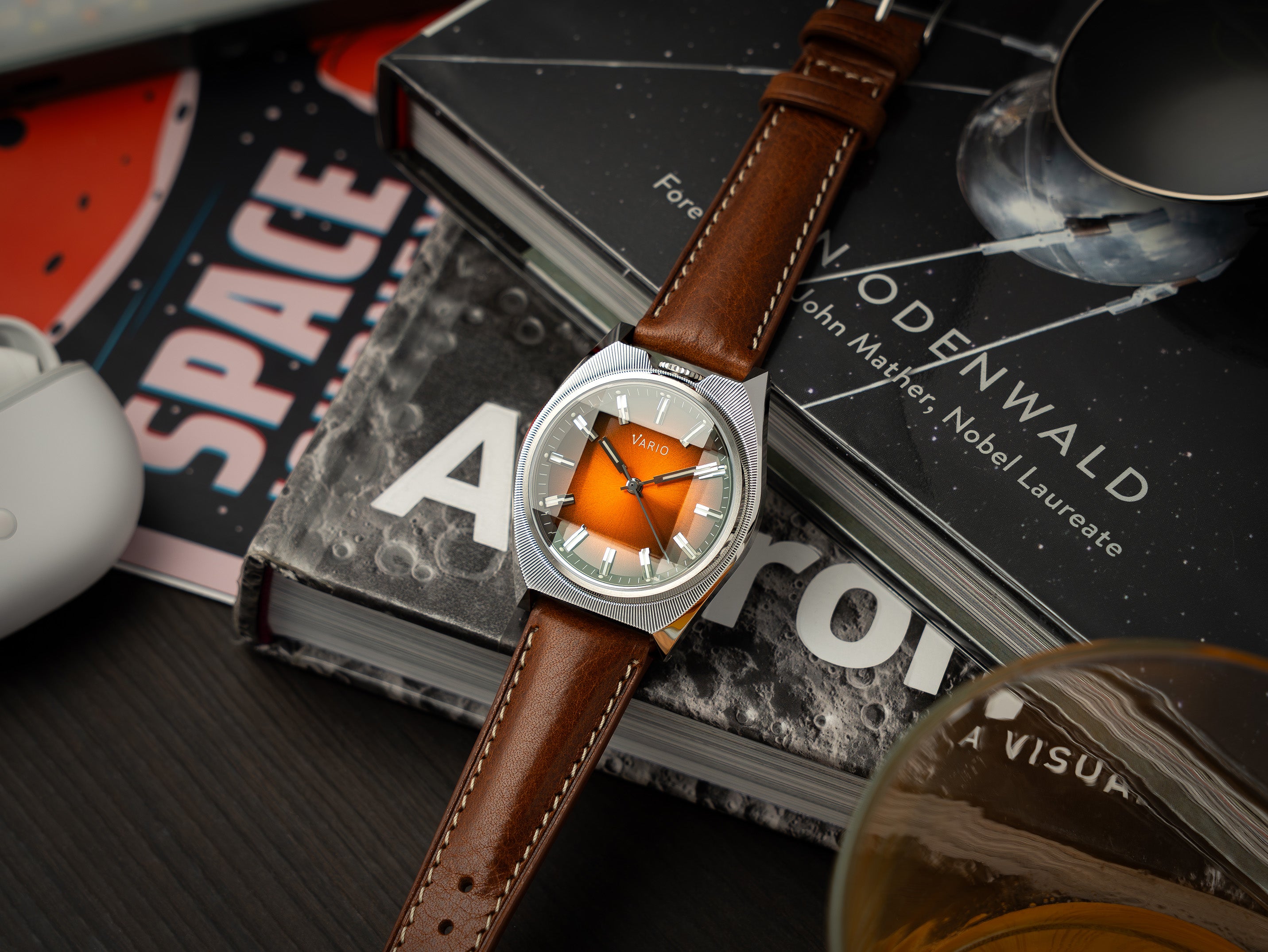 Vario Futurist faceted crystal watch orange