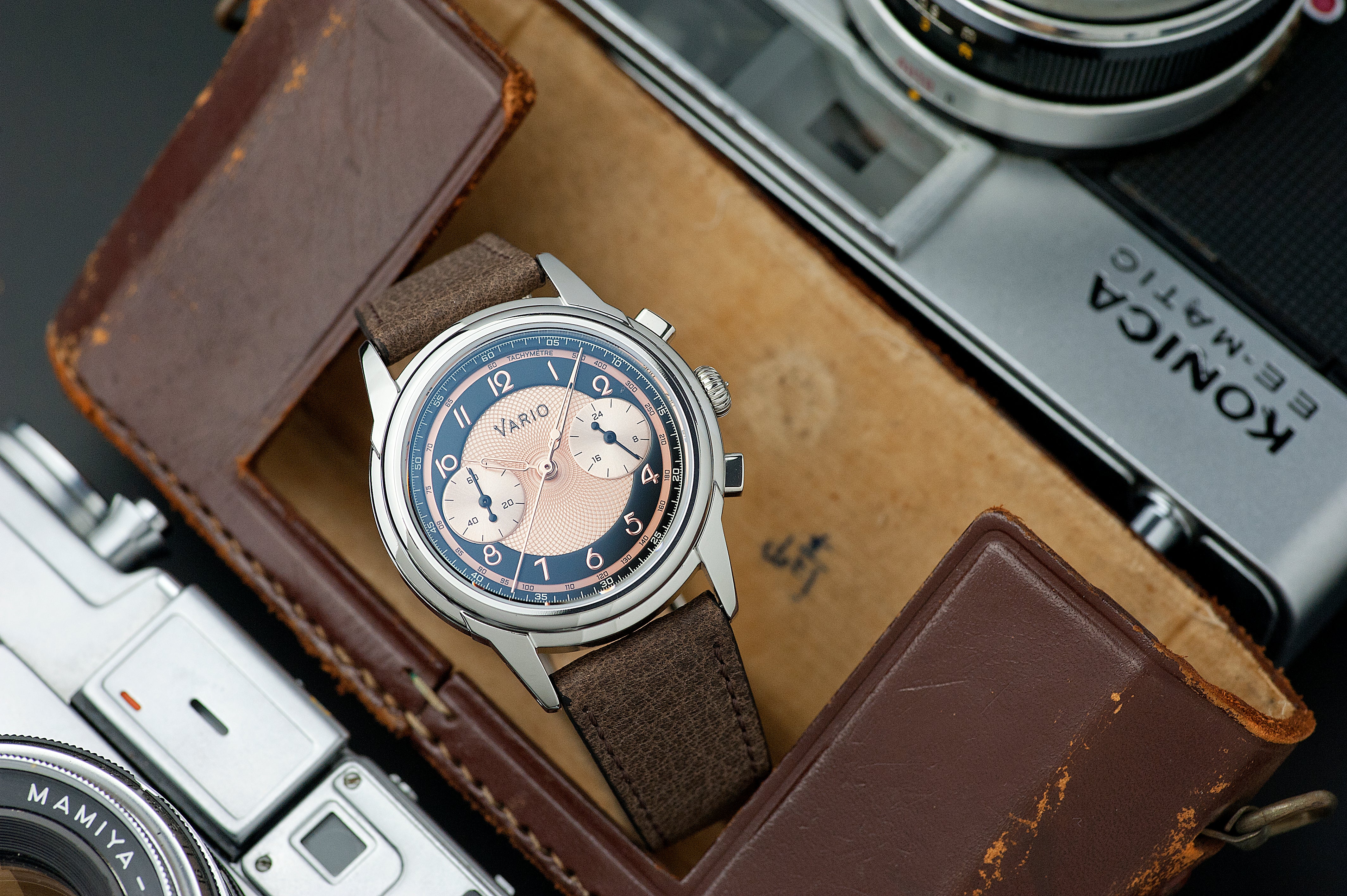 Vario Empire Salmon Tuxedo Tachymètre Chronograph Watch