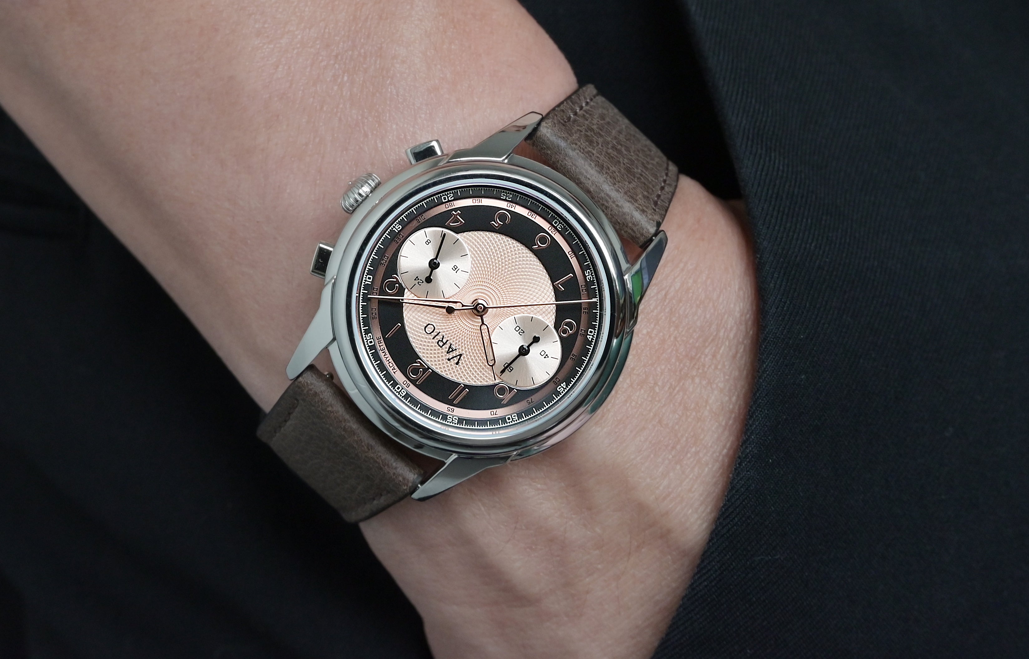 Vario Empire Salmon Tuxedo Tachymètre Chronograph Watch