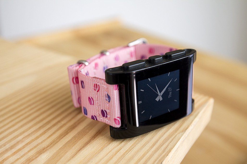pebble classic smart watch with vario macaron dots printed strap