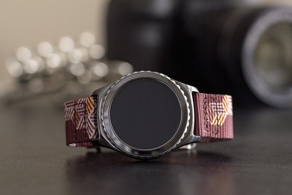 samsung gear 2 smart watch with escher crate 2 piece strap
