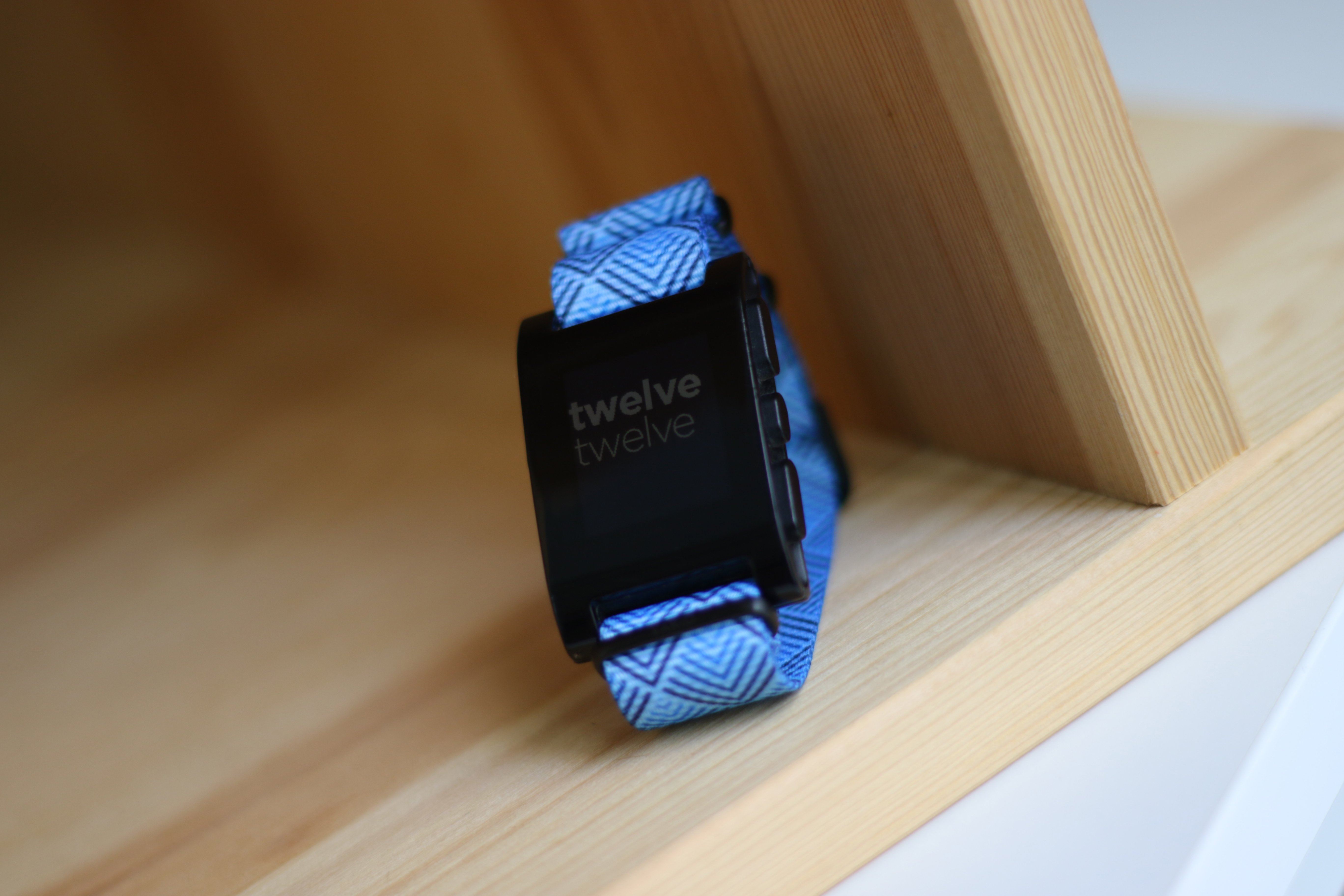 pebble smart watch with vario graphic strap